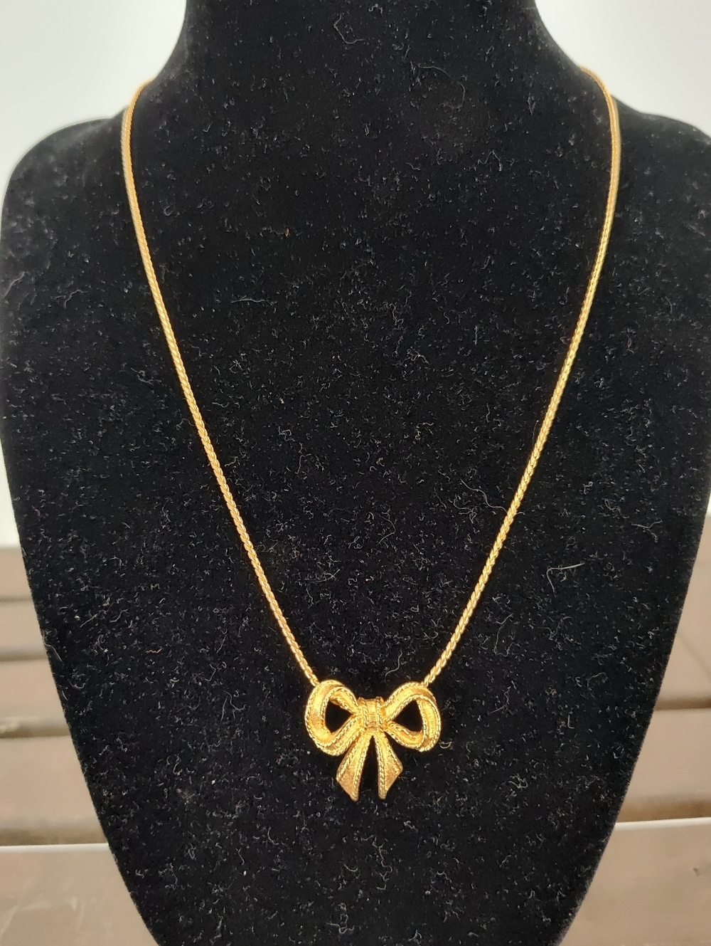 Avon Gold Tone Bow Pendant Necklace - Women Jewelry